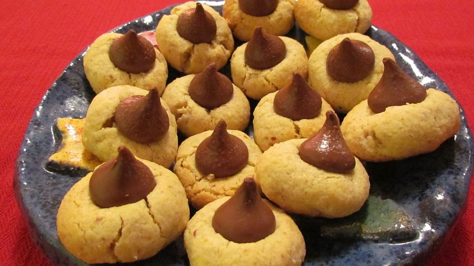 Peanut blossom cookies